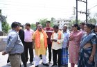पंडरी के झंडा चौक एवं अरमान नाला क्षेत्र का ई-रिक्शा से निरीक्षण करने पहुँचे विधायक पुरंदर मिश्रा