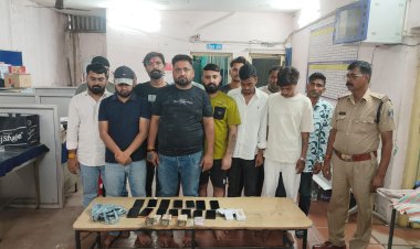 फाफाडीह में जुए के फड़ पर पुलिस की बड़ी रेड, 15 जुआरी गिरफ्तार; डेढ़ लाख से ज्यादा नगदी जब्त