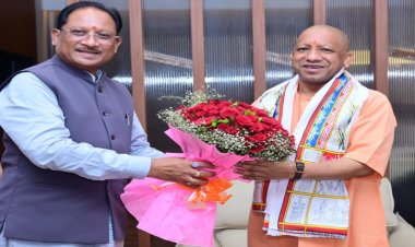 बस्तर पहुंचे योगी आदित्यनाथ, मध्य क्षेत्रीय परिषद की बैठक में होंगे शामिल