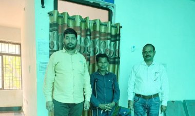 अस्थि बाधित दिव्यांग लखमा तामो को समाज कल्याण विभाग ने तत्काल उपलब्ध कराई बैसाखी