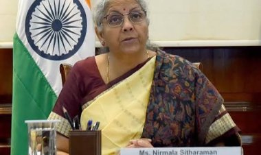 पेट्रोल-डीजल पर टैक्स कटौती से सरकारी खजाने को बड़ा झटका; वित्त मंत्री बोलीं- "सरकार को ₹1 लाख करोड़ का नुकसान'