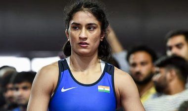 एशियन गेम्स ट्रायल में टूटा विनेश फोगाट का सपनाः विवाद और हंगामे के बाद कहा- फिर वापस आऊंगी, इसी अखाड़े में...