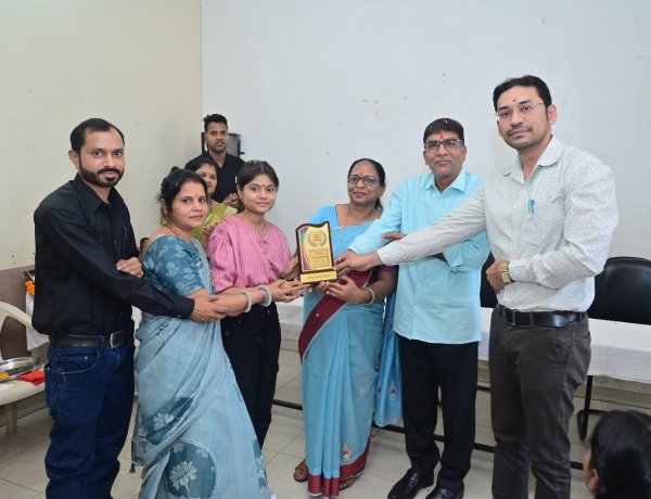 एबीसी स्कूल सारागांव में प्रतिभा सम्मान समारोह आयोजित, मेधावी विद्यार्थियों और शिक्षकों का हुआ सम्मान