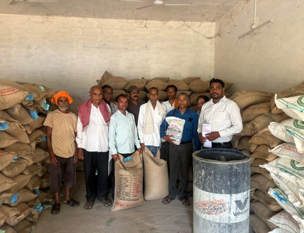 खाद-बीज वितरण में गड़बड़ी पर प्रशासन सख्त,8 केंद्र बैन,28 को नोटिस