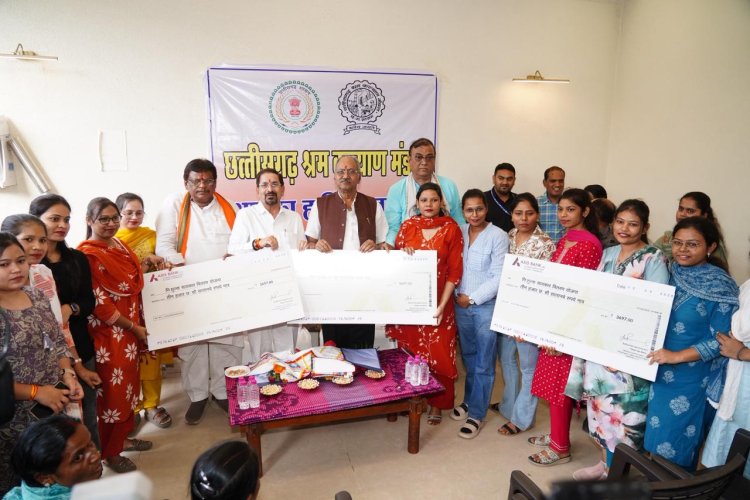 मजूदरों के मसीहा बृजमोहन अग्रवाल ने जन्मदिवस पर दी सौगात,500 श्रमिकों को मिली साइकिल