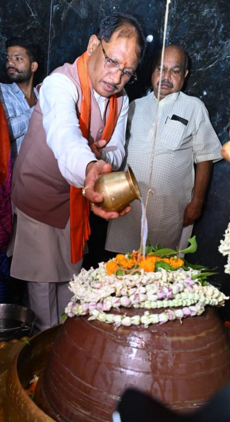मुख्यमंत्री ने हाटकेश्वर महादेव मंदिर में पूजा-अर्चना कर प्रदेशवासियों के सुख समृद्धि की कामना की