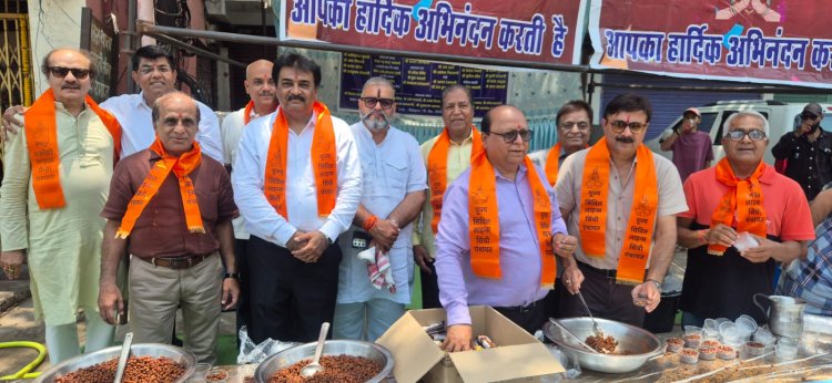 सिविल लाइंस सिंधी पंचायत द्वारा शरबत वितरण