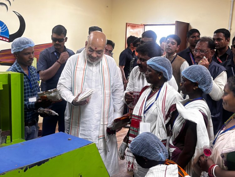 केंद्रीय गृहमंत्री अमित शाह ने चखा बस्तर की इमली का स्वाद बोले यहां की इमली का स्वाद खट्टा नहीं बल्कि मीठा