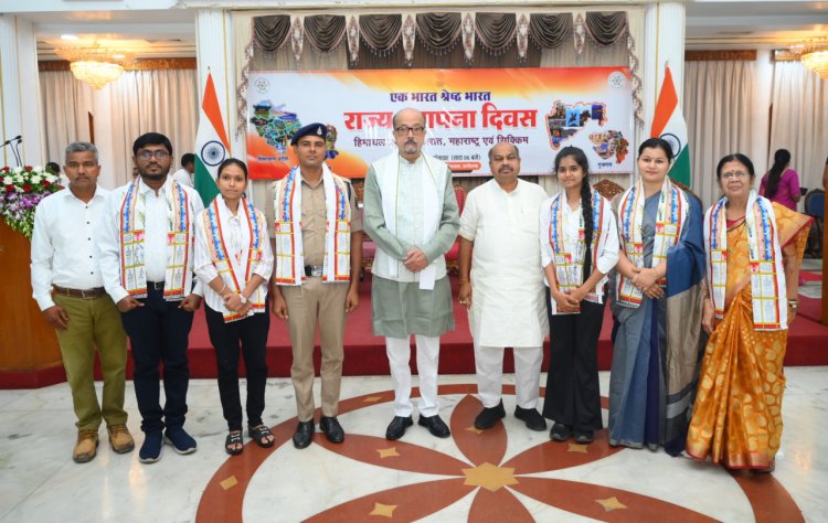 विभिन्न क्षेत्रों में उत्कृष्ट कार्य करने वाले गुमनाम नायकों का लोकभवन में हुआ सम्मान