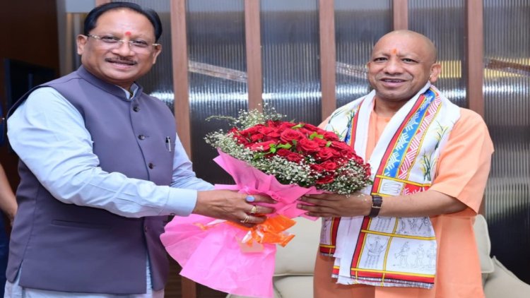बस्तर पहुंचे योगी आदित्यनाथ, मध्य क्षेत्रीय परिषद की बैठक में होंगे शामिल