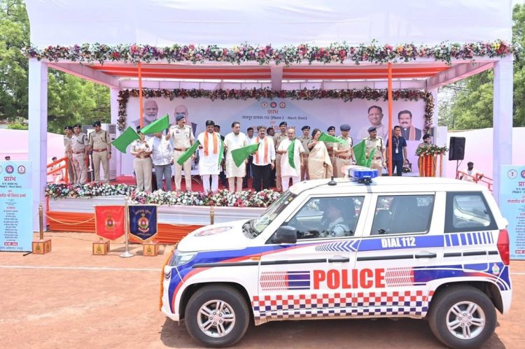 रायपुर को मिली डायल-112 की 54 नई गाड़ियां, डिप्टी CM विजय शर्मा ने दिखाई हरी झंडी