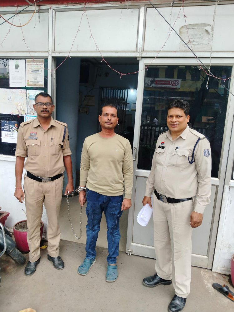 ऑनलाइन क्रिकेट सट्टा का संचालक गिरफ्तार,मोबाइल, बाइक और रुपए जब्त
