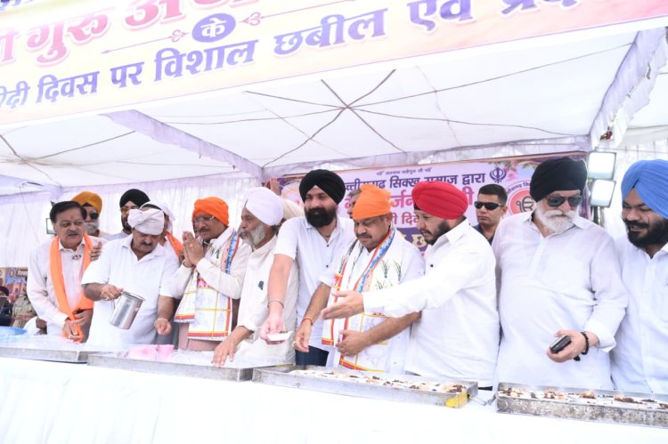 गुरु अर्जन देव के 420वें शहीदी वर्ष पर विशाल छबील (मीठा शरबत) सेवा कार्यक्रम में विधायक पुरन्दर मिश्रा हुए शामिल
