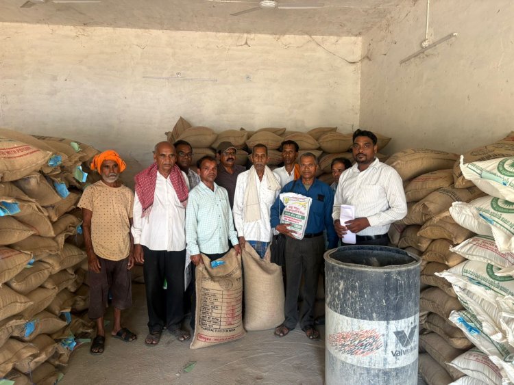 खाद-बीज वितरण में गड़बड़ी पर प्रशासन सख्त,8 केंद्र बैन,28 को नोटिस
