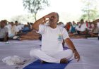 अंतरराष्ट्रीय योग दिवस के अवसर पर सांसद बृजमोहन अग्रवाल ने किया योगाभ्यास