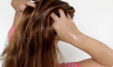 बालों में कब और कैसे लगाएं तेल? हेयर ग्रोथ बढ़ाने के लिए एक्सपर्ट्स ने बताया तेल लगाने का सही तरीका