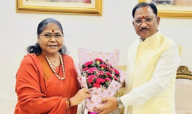 मुख्यमंत्री विष्णु देव साय से राष्ट्रीय पिछड़ा वर्ग आयोग की अध्यक्ष साध्वी निरंजन ज्योति ने की सौजन्य भेंट
