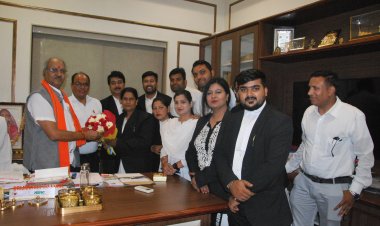 रायपुर अधिवक्ता संघ के नवनिर्वाचित पदाधिकारियों ने सांसद बृजमोहन अग्रवाल से की सौजन्य मुलाकात