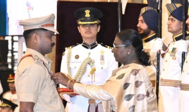 वित्त मंत्री ओपी चौधरी ने शौर्य चक्र से सम्मानित छत्तीसगढ़ पुलिस के जांबाज अधिकारियों को दी बधाई