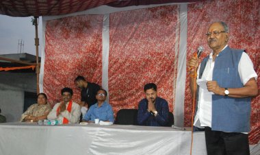 घर-घर पहुंचे सांसद बृजमोहन अग्रवाल: ग्रामीणों के साथ रात्रि भोज,विकास और जनकल्याण को लेकर कई अहम घोषणाएं