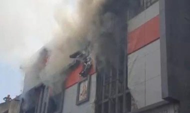 रायपुर के ऑटोमोबाइल शोरूम में भीषण आग, कई घंटे बाद भी नहीं पाया जा सका काबू