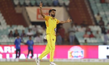 CCPL-3 Semifinal : रायपुर रायनोस ने रायगढ लायंस को दिया 117 रनों का लक्ष्य