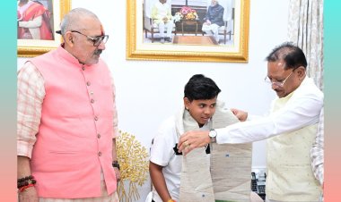 "छत्तीसगढ़ की बेटी महक नरवासे" भारतीय अंडर-19 महिला क्रिकेट टीम की उपकप्तान, मुख्यमंत्री विष्णु देव साय ने किया सम्मान