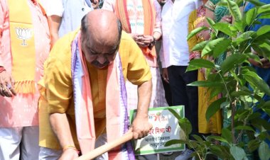 एक पेड़ माँ के नाम अभियान में विधायक पुरन्दर मिश्रा ने किया पौधारोपण