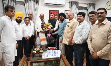 लोकसभा अध्यक्ष ओम बिरला से CAIT प्रतिनिधिमंडल की सौजन्य भेंट 
