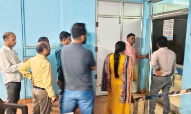 कोचिंग संस्थानों पर प्रशासन की सख्ती जारी, सुरक्षा मानकों में खामियां मिलने पर नोटिस जारी