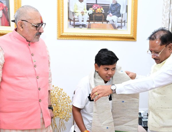 "छत्तीसगढ़ की बेटी महक नरवासे" भारतीय अंडर-19 महिला क्रिकेट टीम की उपकप्तान, मुख्यमंत्री विष्णु देव साय ने किया सम्मान