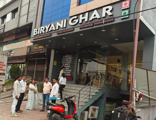टाटीबंध के ‘बिरयानी घर’ में गंदगी मिलने पर निगम की बड़ी कार्रवाई, 20 हजार रुपये का ई-जुर्माना