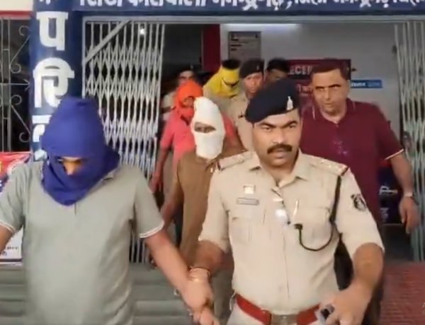 कोरिया ट्रिपल मर्डर केस में 4 आरोपियों ने किया सरेंडर, एक अब भी फरार