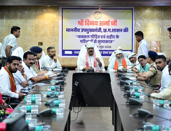 उप मुख्यमंत्री विजय शर्मा ने  नक्सल पीड़ित परिवारों और शहीदों के परिजनों से की मुलाकात