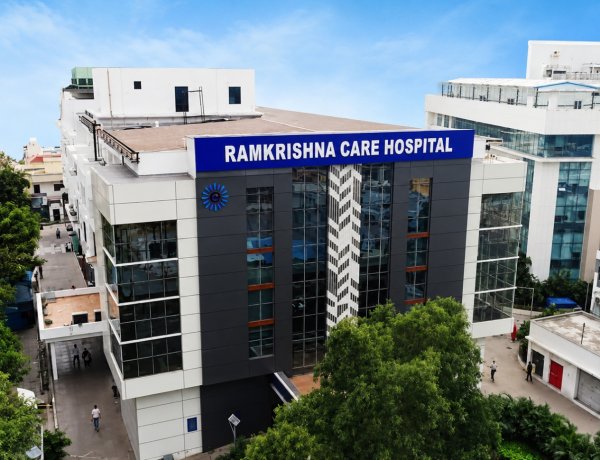 राष्ट्रीय डॉक्टर्स डे पर रामकृष्ण CARE हॉस्पिटल्स ने डॉक्टरों को किया सम्मानित
