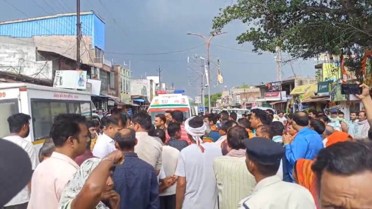 युवक की संदिग्ध मौत पर बवाल: शव रखकर किया चक्काजाम, परिजनों ने जताई हत्या की आशंका 