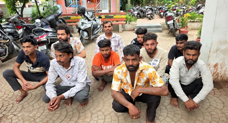 टिकरापारा में पुलिस का एक्शन, 9 नशेड़ी, चाकूबाज और अड्डेबाजों पर शिकंजा