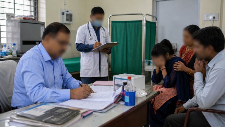 नाबालिग की गलत प्रेगनेंसी रिपोर्ट मामले में घुमका बीएमओ निलंबित, राज्य शासन की बड़ी कार्रवाई
