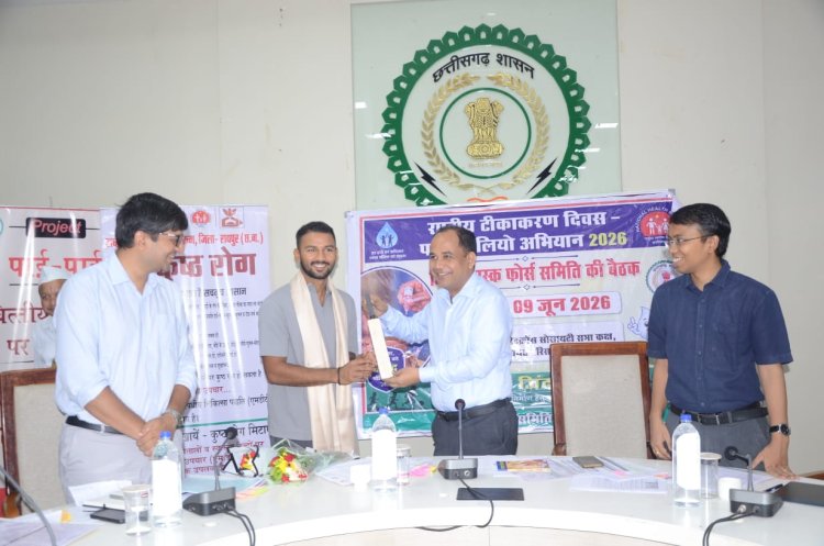 इंडिया ‘A’ में चयनित युवा क्रिकेटर आयुष पांडे का रायपुर कलेक्टर ने किया सम्मान,कहा- आयुष जिले के युवाओं के लिए रोल मॉडल