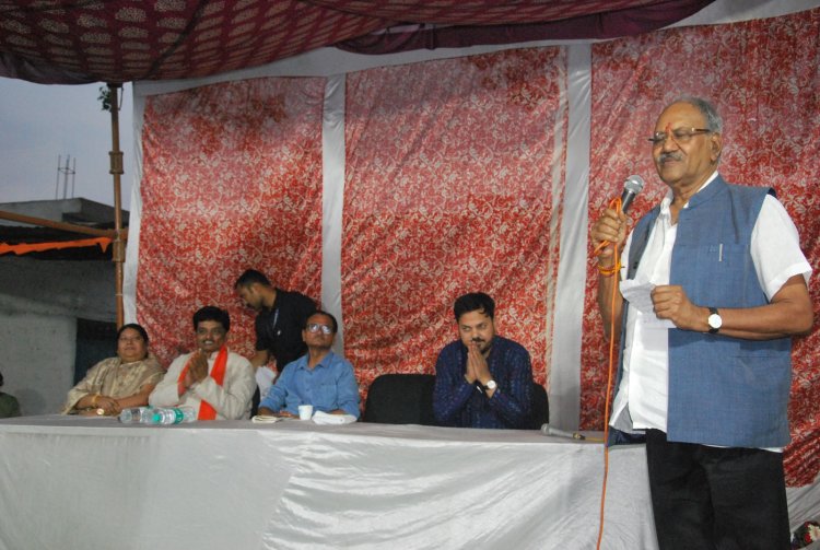 घर-घर पहुंचे सांसद बृजमोहन अग्रवाल: ग्रामीणों के साथ रात्रि भोज,विकास और जनकल्याण को लेकर कई अहम घोषणाएं