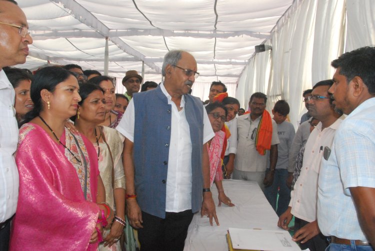 बीरगांव में सांसद बृजमोहन अग्रवाल ने सुनी जनसमस्याएं,  सरकारी स्कूल की जमीन पर कब्जे को पर अधिकारियों को लगाई फटकार