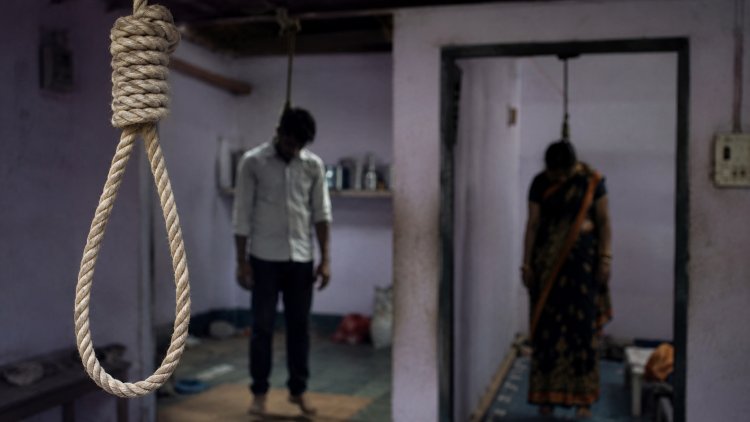 CG Crime : दिल दहला देने वाली घटना! अलग-अलग कमरों में फांसी के फंदे पर लटकी मिली पति-पत्नी की लाश