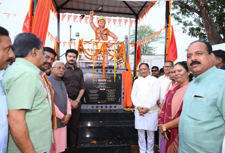 डोंडराही में भगवान बिरसा मुंडा की प्रतिमा का अनावरण