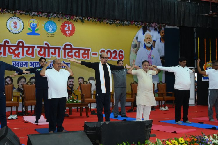 योग को जीवनशैली में शामिल करें : राज्यपाल डेका 