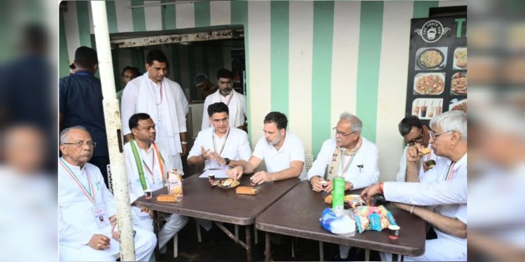 दिल्ली लौटने के पहले नवा रायपुर में राहुल गांधी का सरप्राइज स्टॉप,मैगी पॉइंट में साथ दिखे कांग्रेस के दिग्गज
