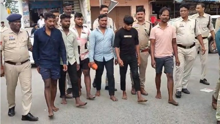 Dial 112 टीम पर हमला करने वाले 8 आरोपी गिरफ्तार, पुलिस ने निकाला जुलूस