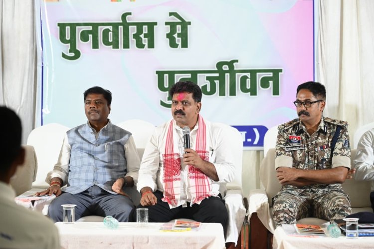 पुनर्वासित युवाओं से मिले उप मुख्यमंत्री विजय शर्मा