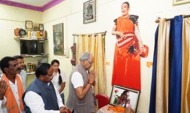 सांसद बृजमोहन अग्रवाल और कृषि मंत्री रामविचार नेताम ने स्व. तीजन बाई को दी श्रद्धांजलि