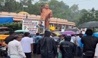 राजधानी में छात्रों का प्रदर्शन: पेपर लीक के विरोध में सड़क पर उतरे युवा, सोनम वांगचुक के समर्थन में भी उठाई आवाज 