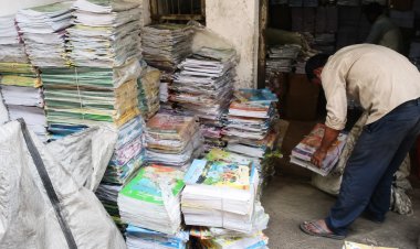 सरकारी किताबें कबाड़ी को बेचने पर प्रधान पाठक निलंबित, जिला शिक्षा अधिकारी की बड़ी कार्रवाई
